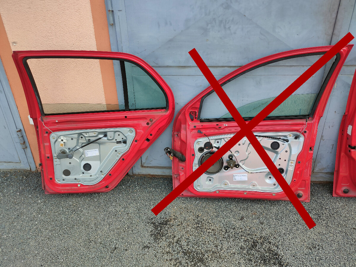 Zadní dveře Fabia HB - červená 8180 - 2