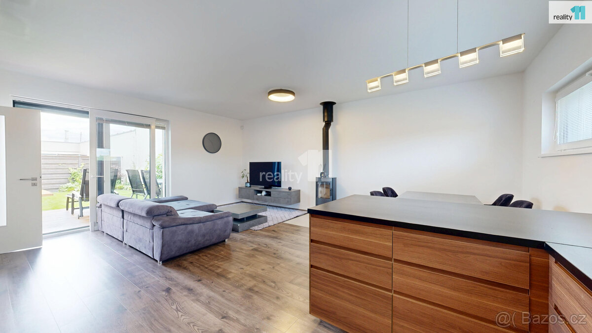 PRONÁJEM řadový rodinný dům 5+kk, 136m2, ulice Manželů Dostá - 2