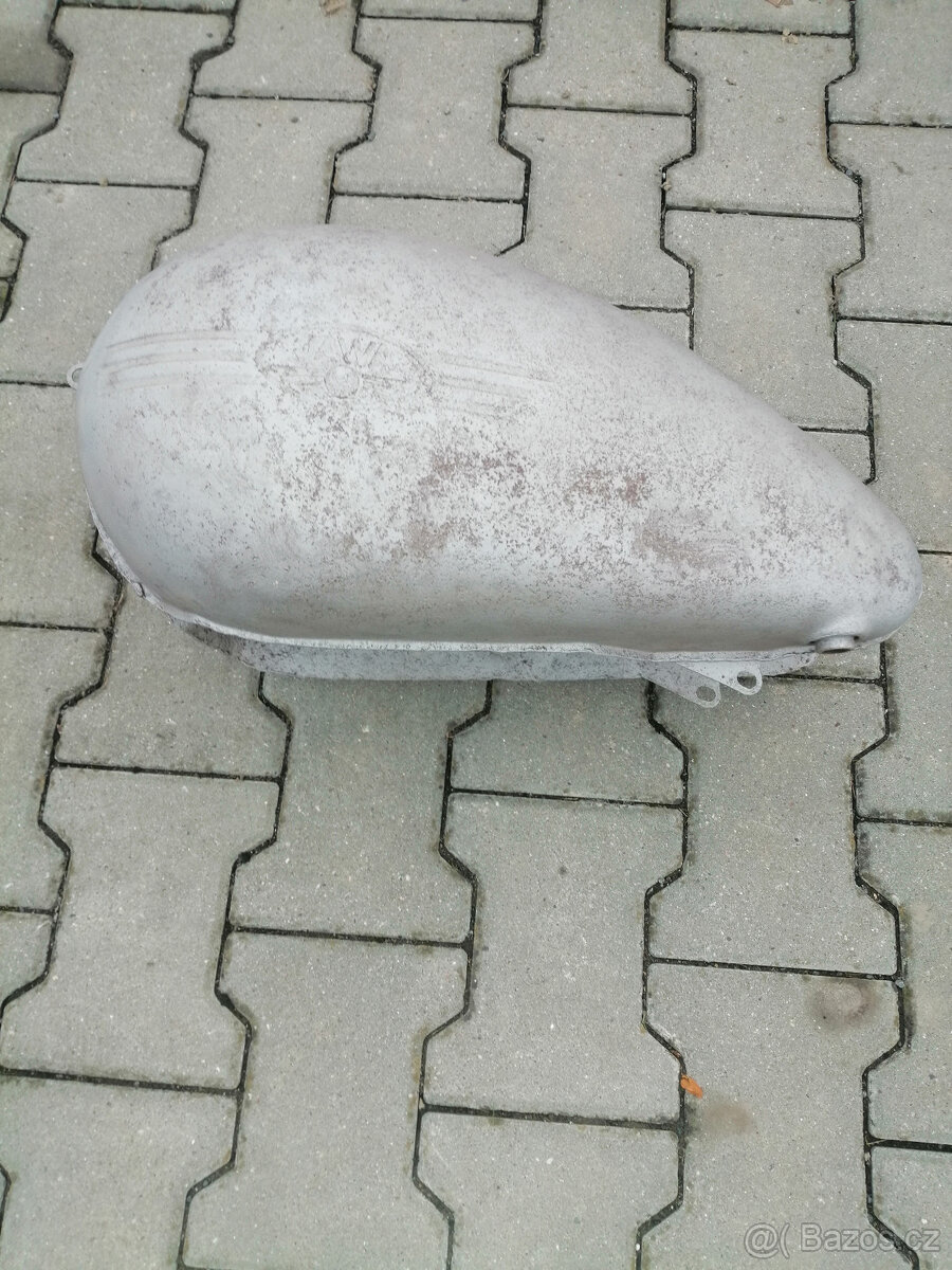 Prodám nádrž Jawa Pérák- komunista - 2