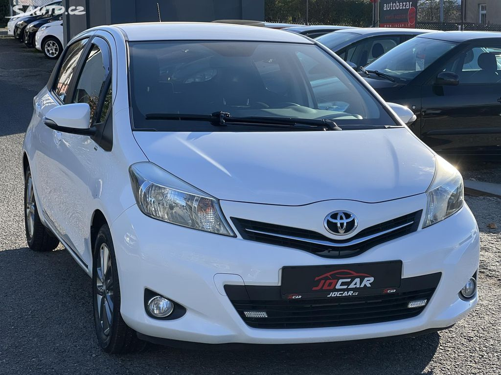 🚗 Toyota Yaris 1.0VVTi KAMERA TAŽNÉ PŮVOD ČR - 2