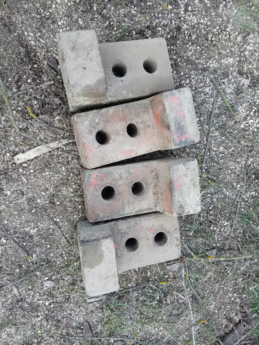 Zavazi traktor rs - 2