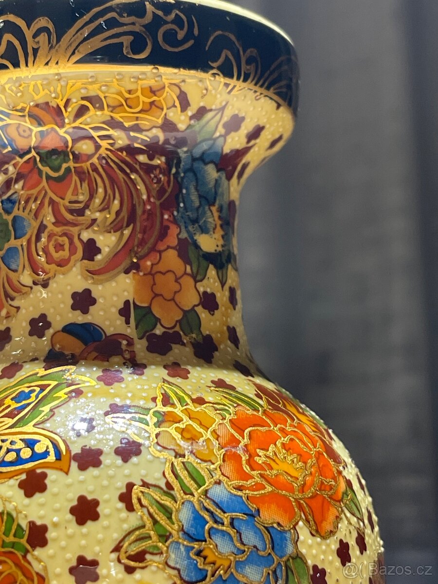 Stará čínská váza s malovanými motivy - 2