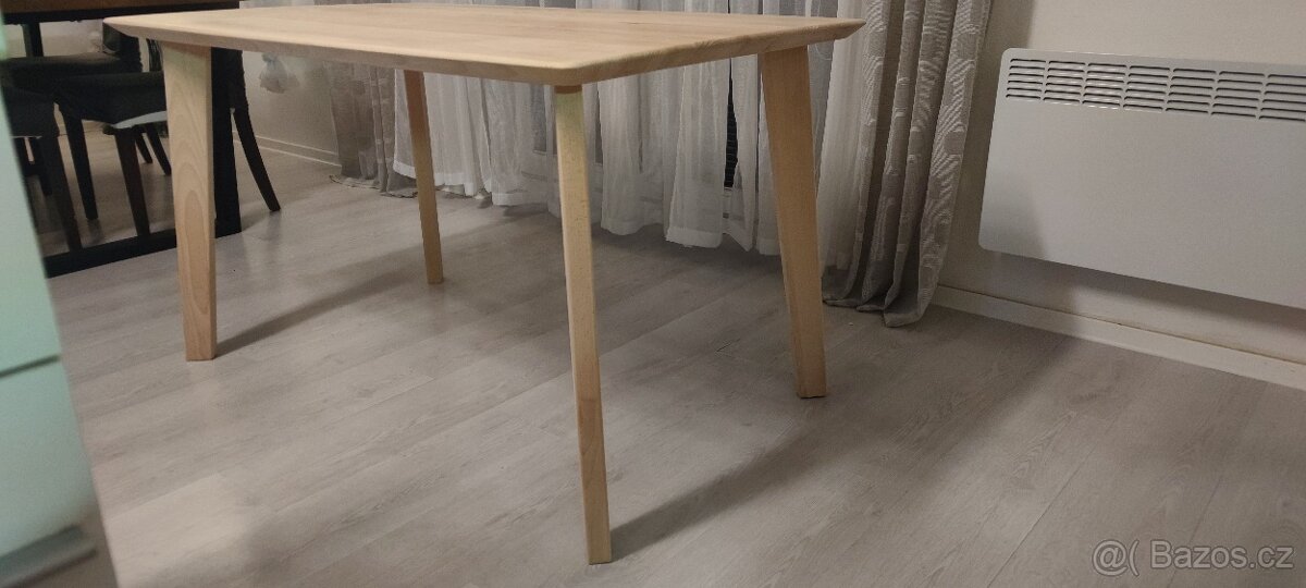 Jídelní stůl masiv - 2