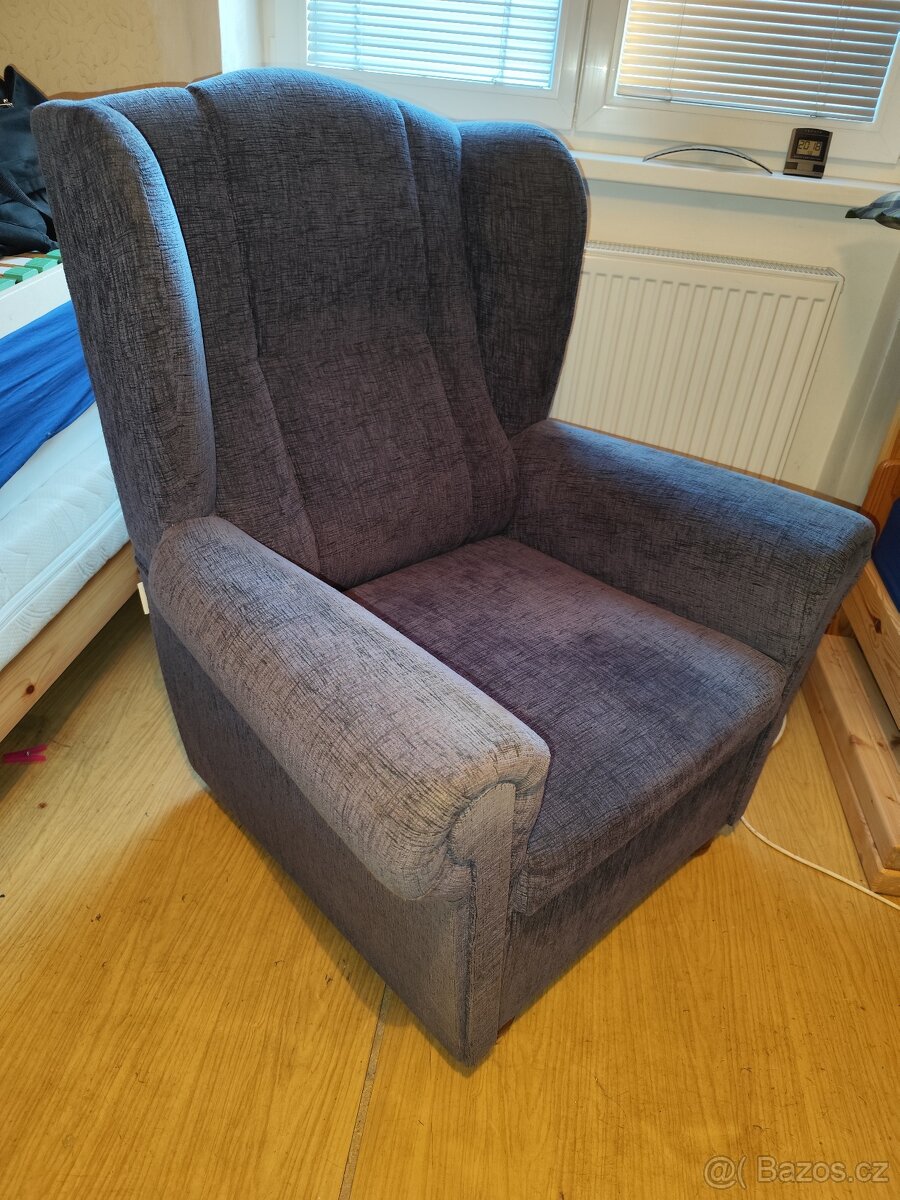 Šedomodré křeslo typu ušák - 2