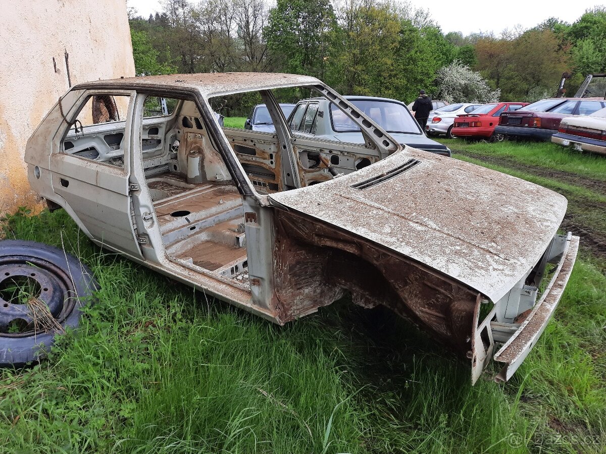 skelet Škoda Favorit - 2