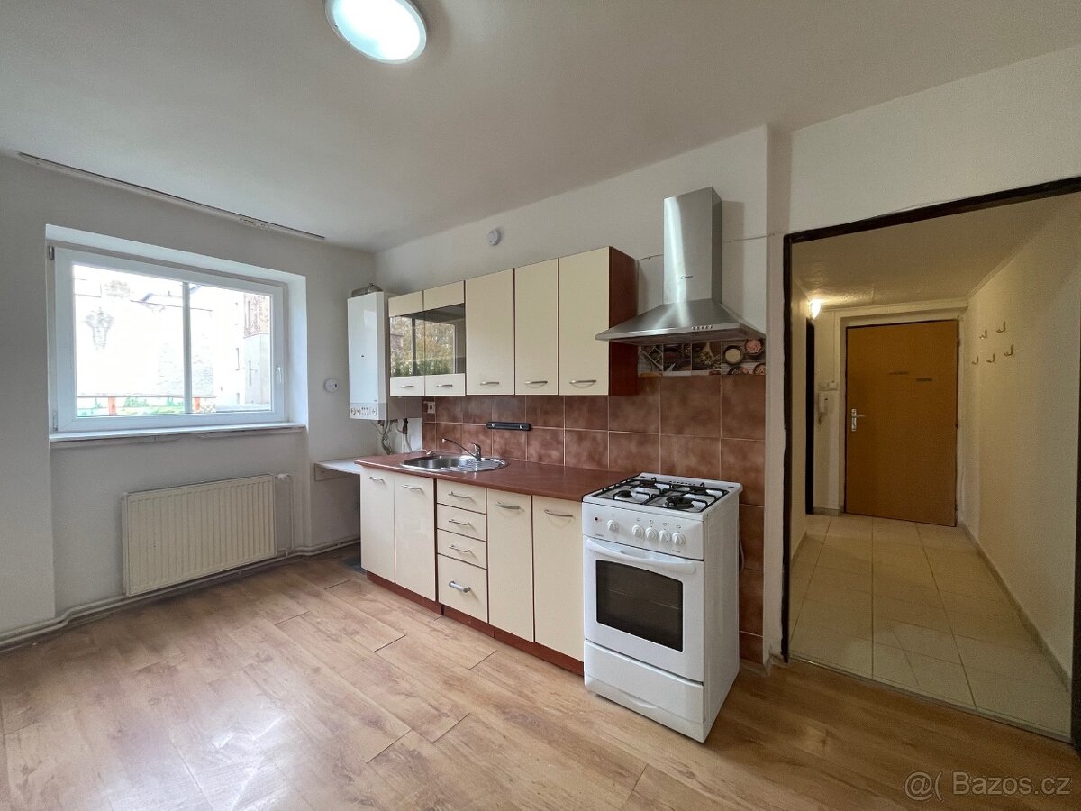 Byt 3+1 s balkonem v centru Chomutova - 2