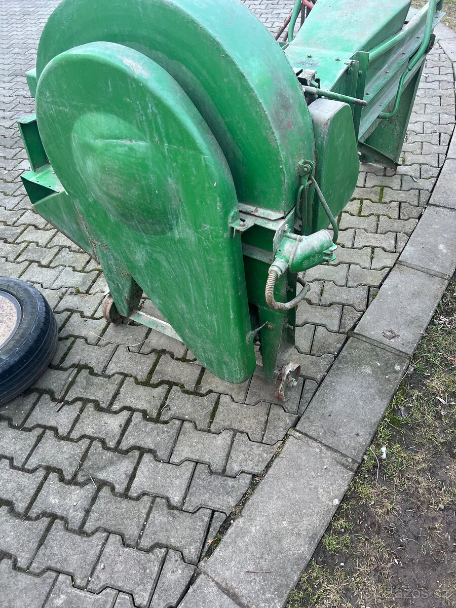 Řezačka na vojtěšku - 2