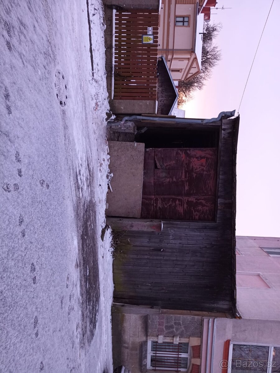 Pronajmu větší garáž v Aši - 2