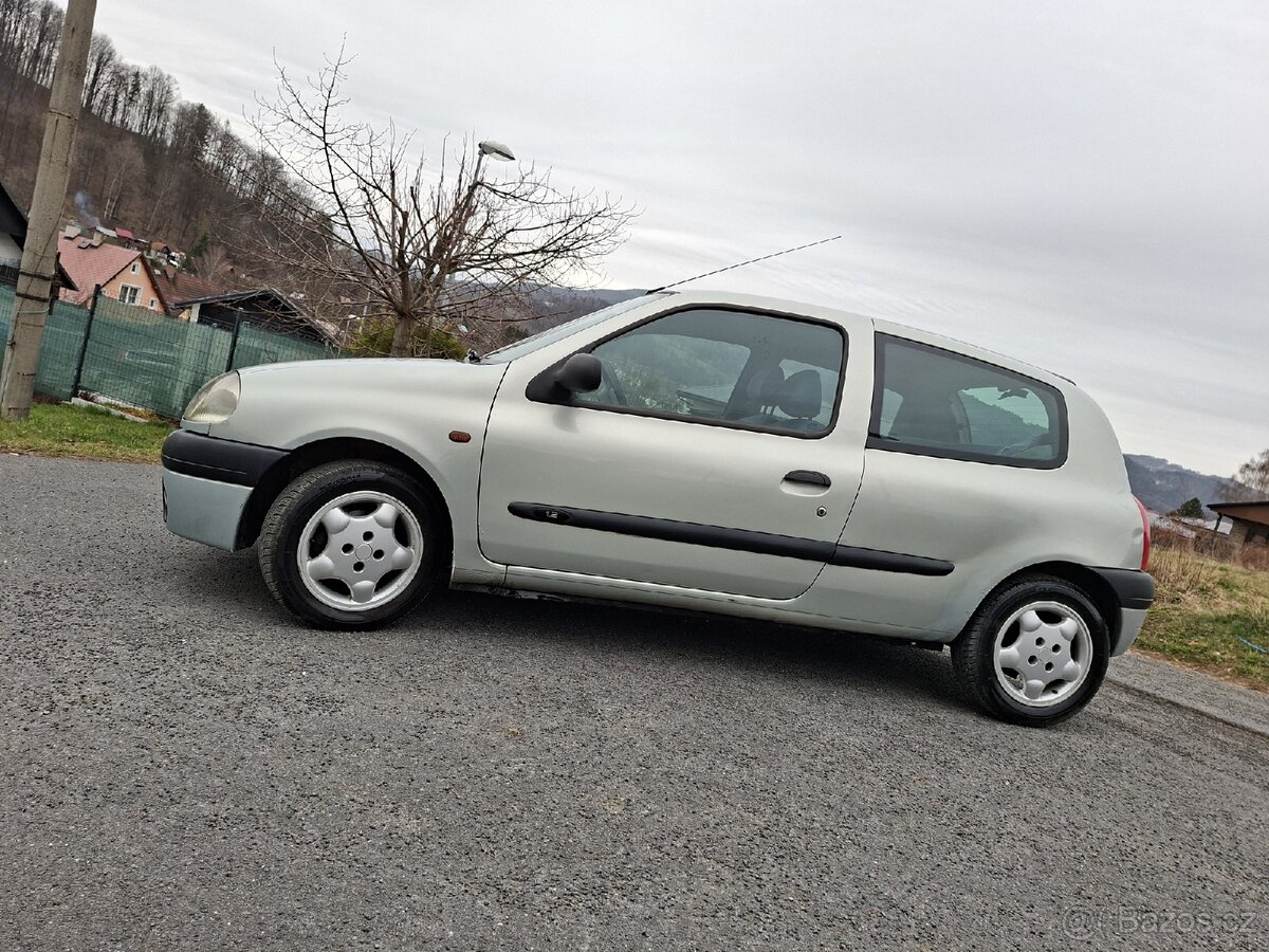 Renault clio 1.2 8v 43kw AC - 2