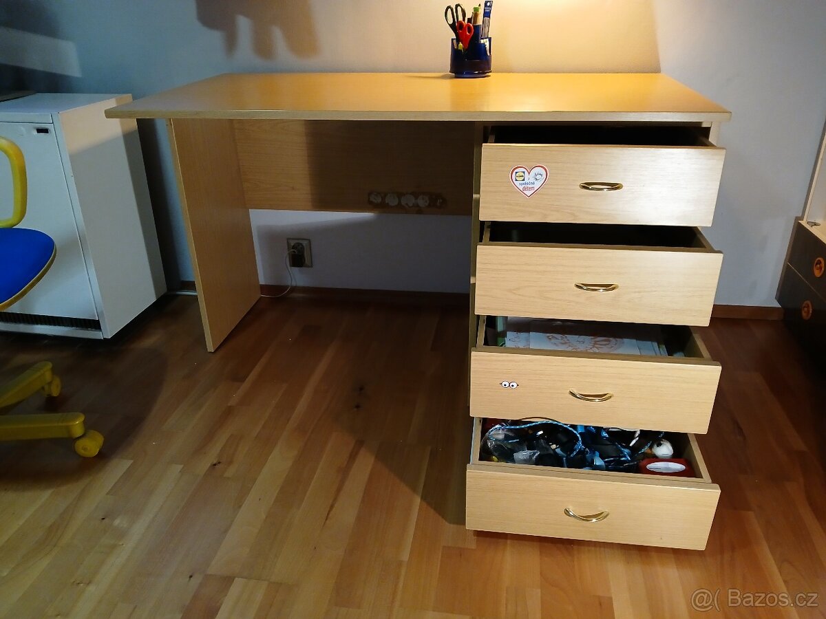 Kancelářský stůl - 2