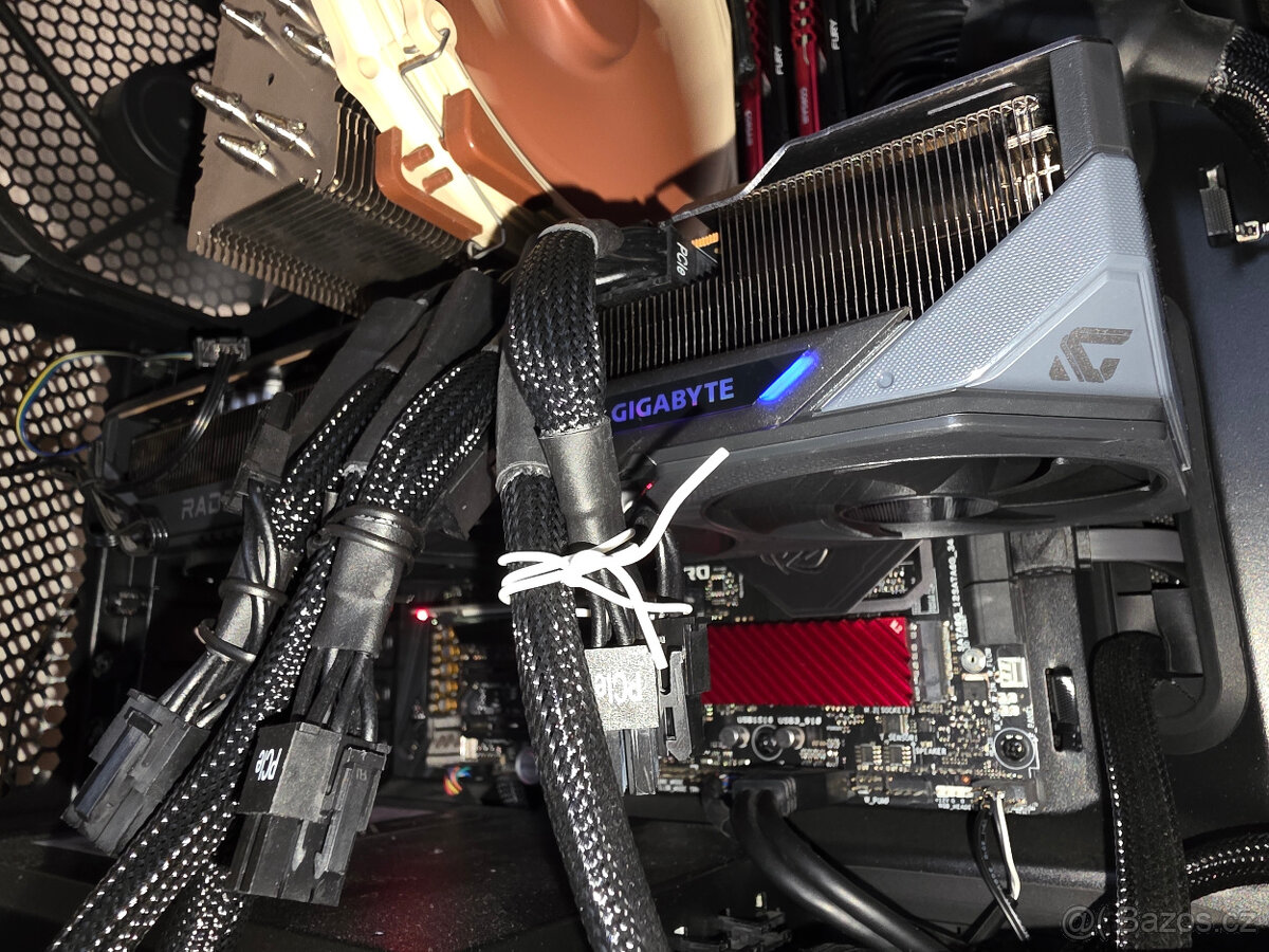 GIGABYTE Radeon RX 9070 XT GAMING OC 16G - 2