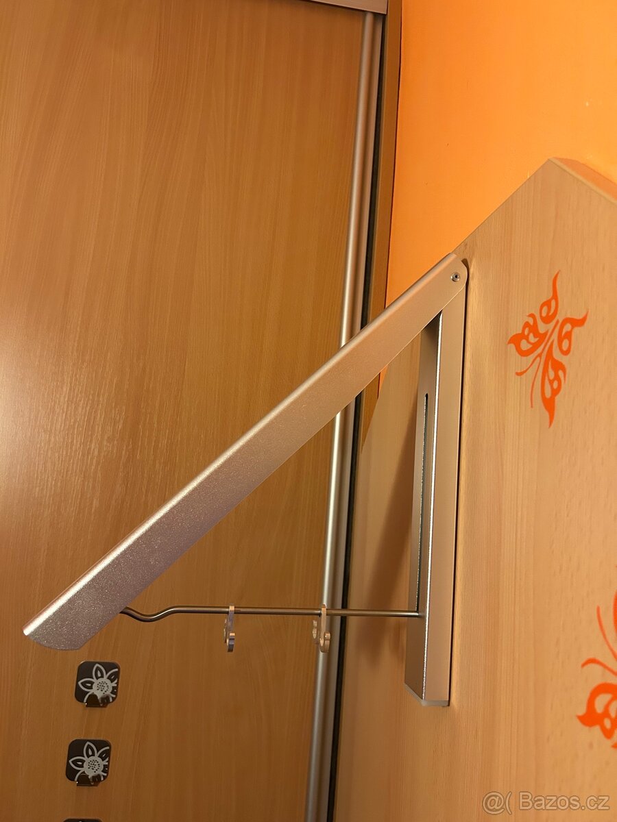 Sklápěcí věšák - 2