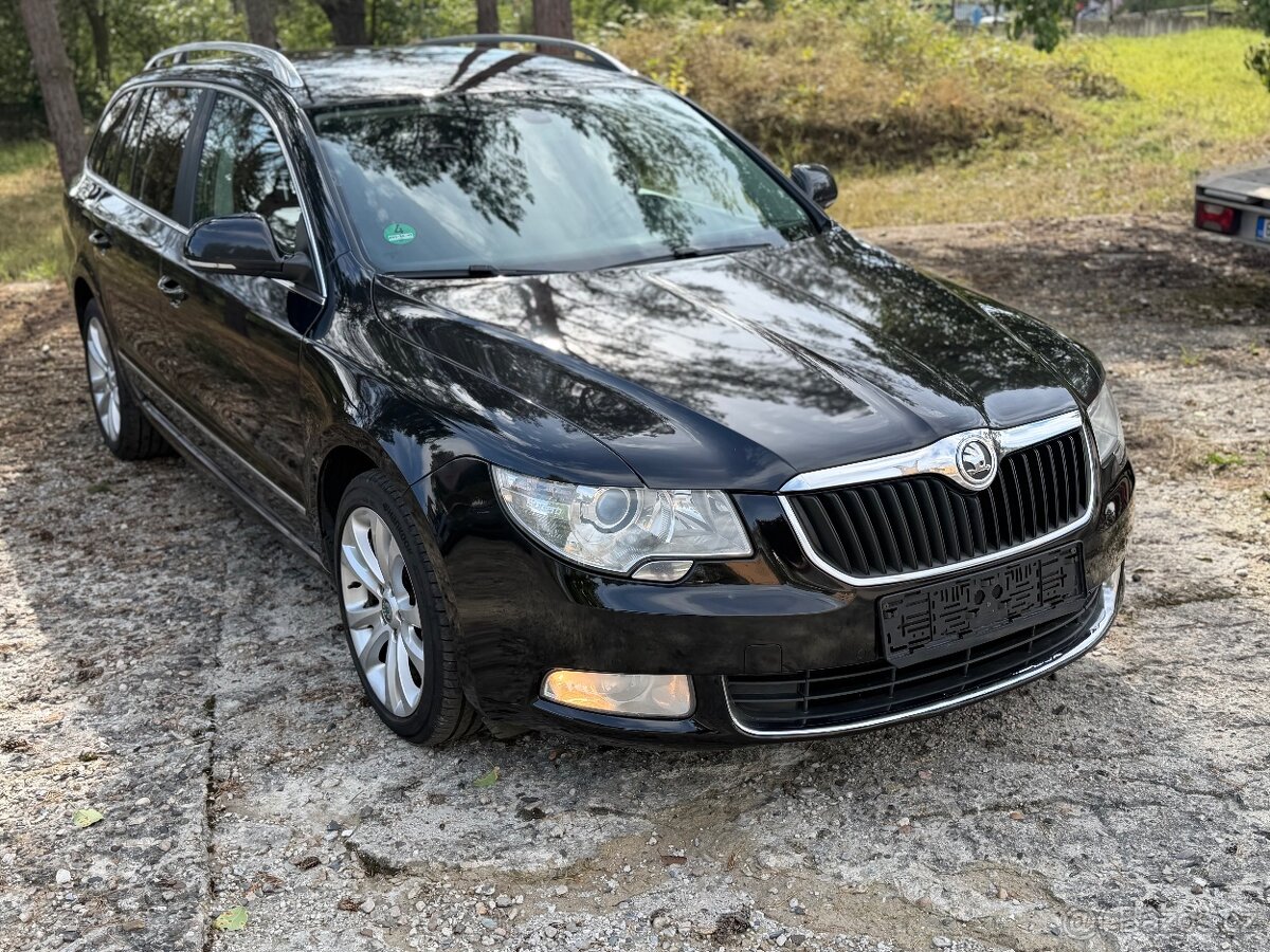 ŠKODA SUPERB II 2.0 TDI DSG COMBI ELEGANCE 2011 - 2