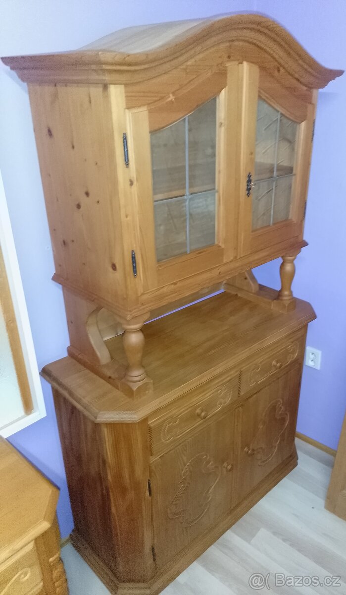 Celo masivní vyřezávaný selský příborník - 2