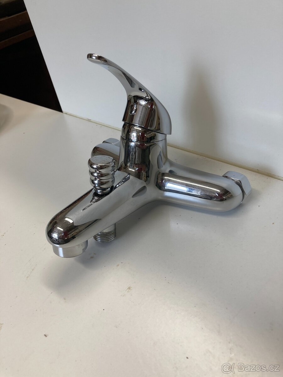 Sprchová baterie na zeď s hadicí - 2