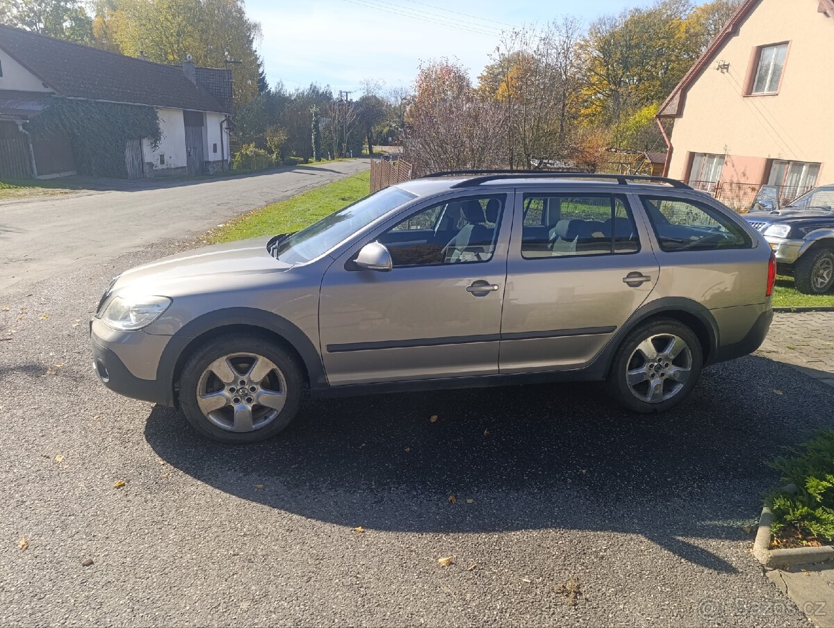 Škoda Octavia Scout - 2
