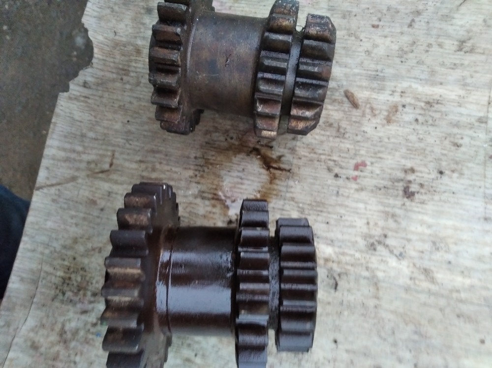 Prodám stromeček do převodovky na ZETOR25 - 2