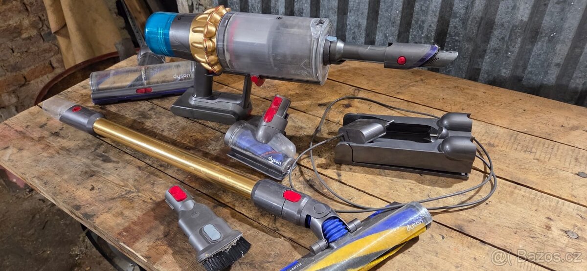 Vysavač Dyson V15 - 2