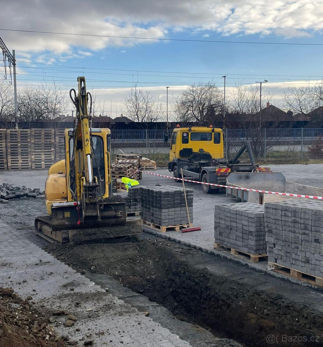 KOMATSU PC35R / 2002 / 6 566 m/h - 2