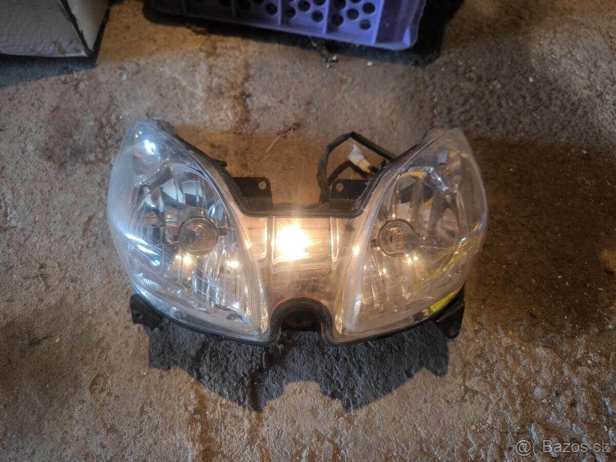 Svetlo X-MAX 125 - 2