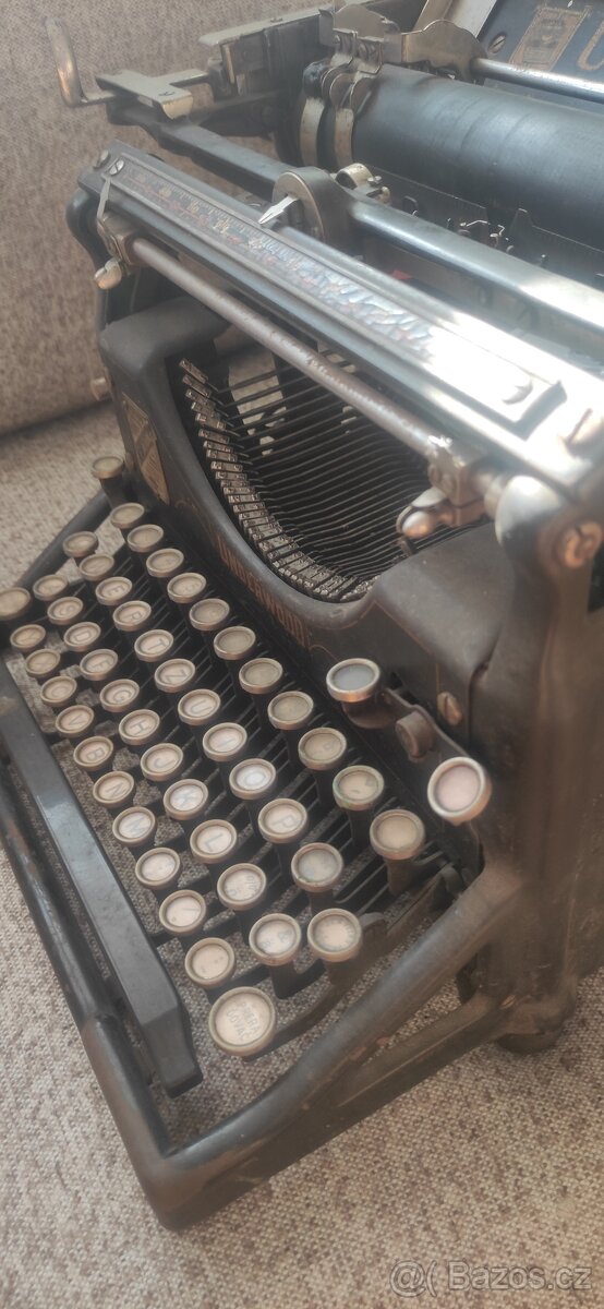 Psací stroj UNDERWOOD - 2