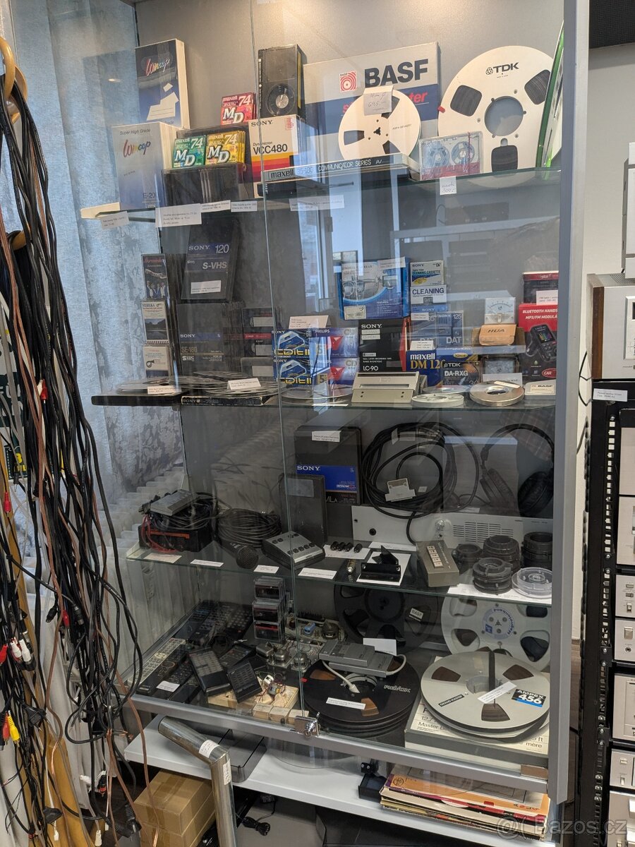 Technics, Pioneer, Sony, Denon, Akai............... - 2