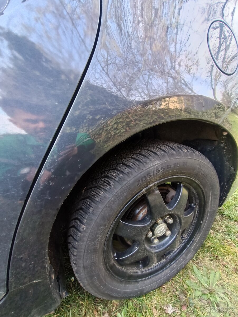 Prius 3 r.v.2012/12 měsíc - 2