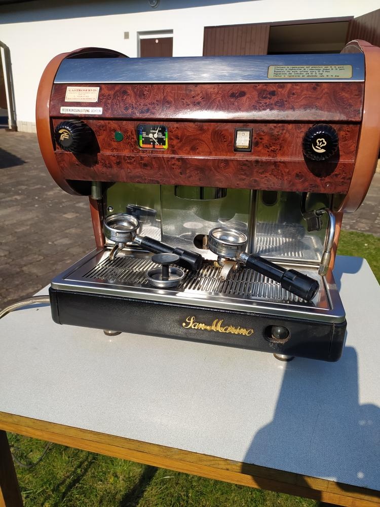 Pákový kávovar San Marino. - 2