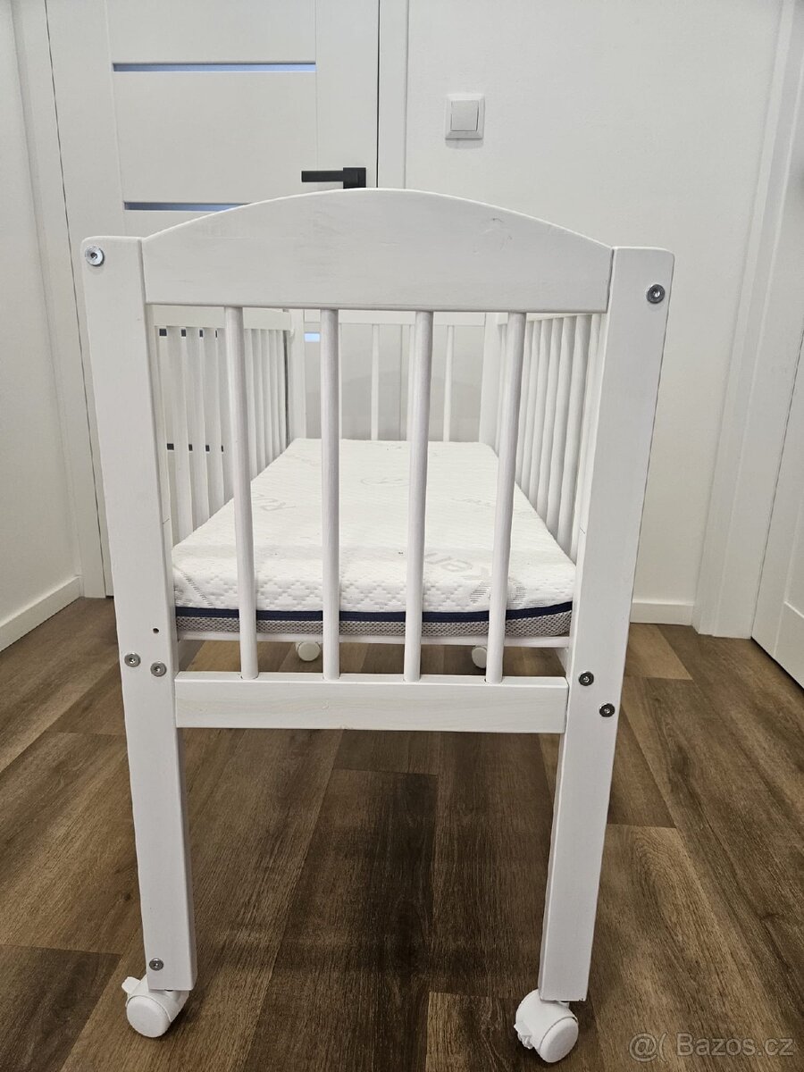 Dětská postýlka na kolečkách - 2