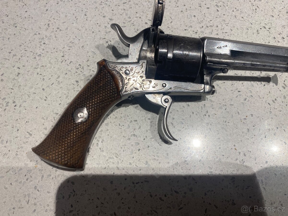 Historický revolver lefaux - 2