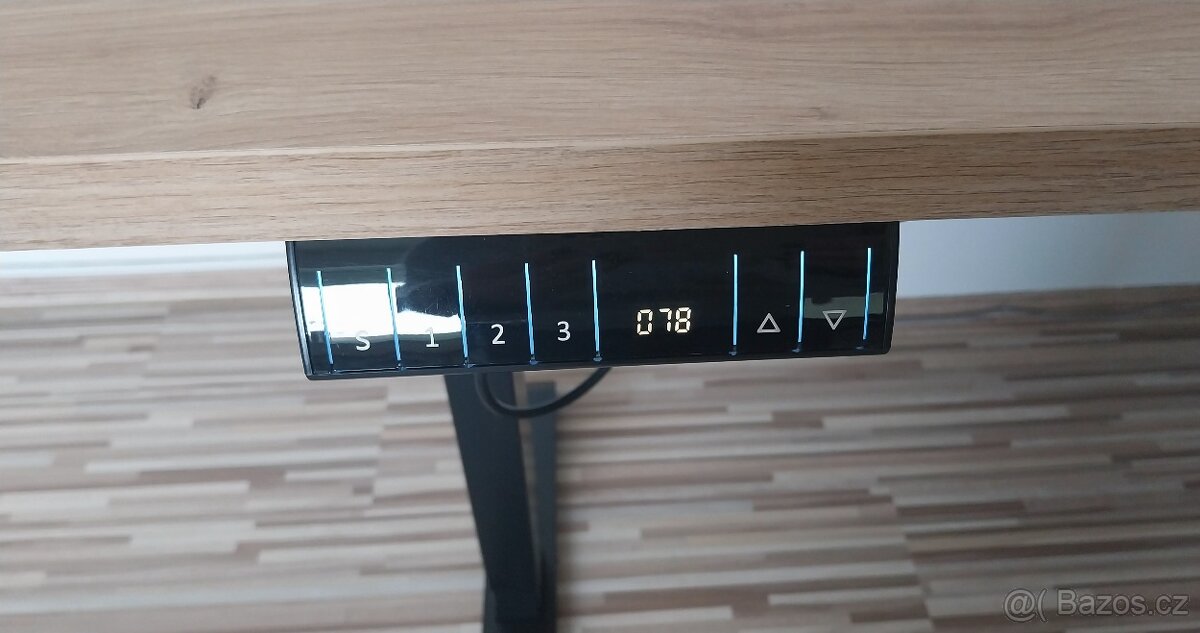 Výškově nastavitelný stůl - 2