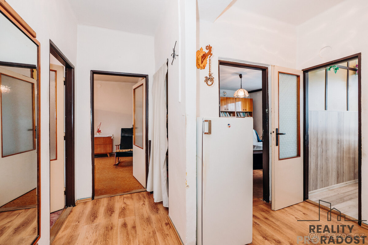 Prodej bytu 3+1 71m² se zahrádkou a dvougaráží – Nádražní - 2