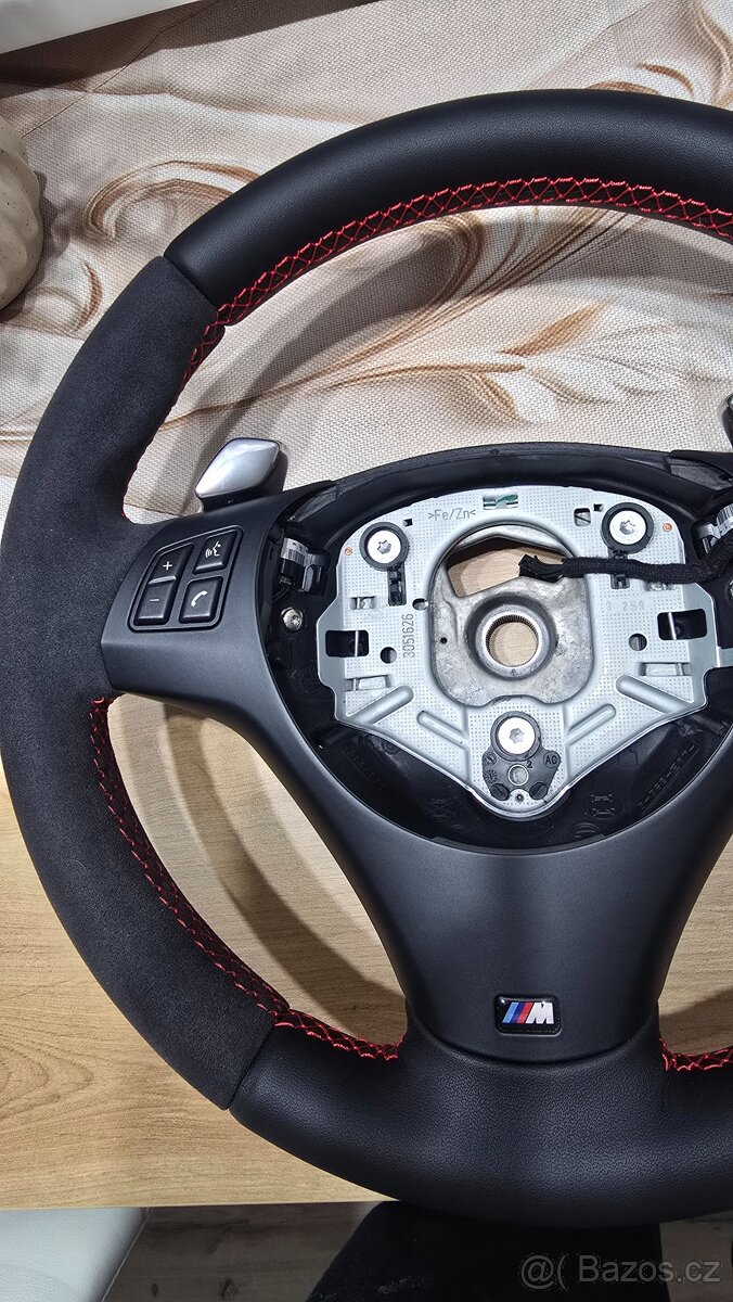 VOLANT BMW E90M padla alcantara - 2