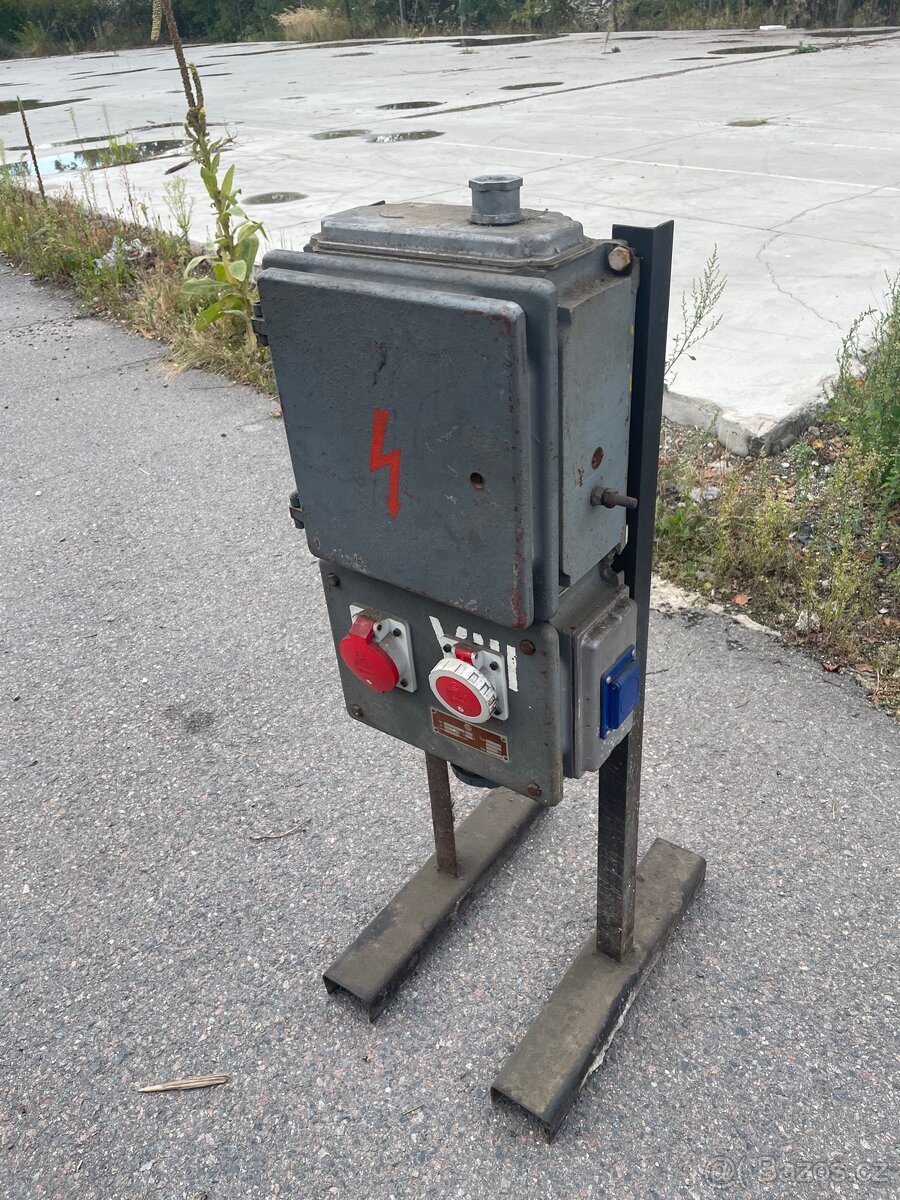 Stavebni rozvadeč - 2