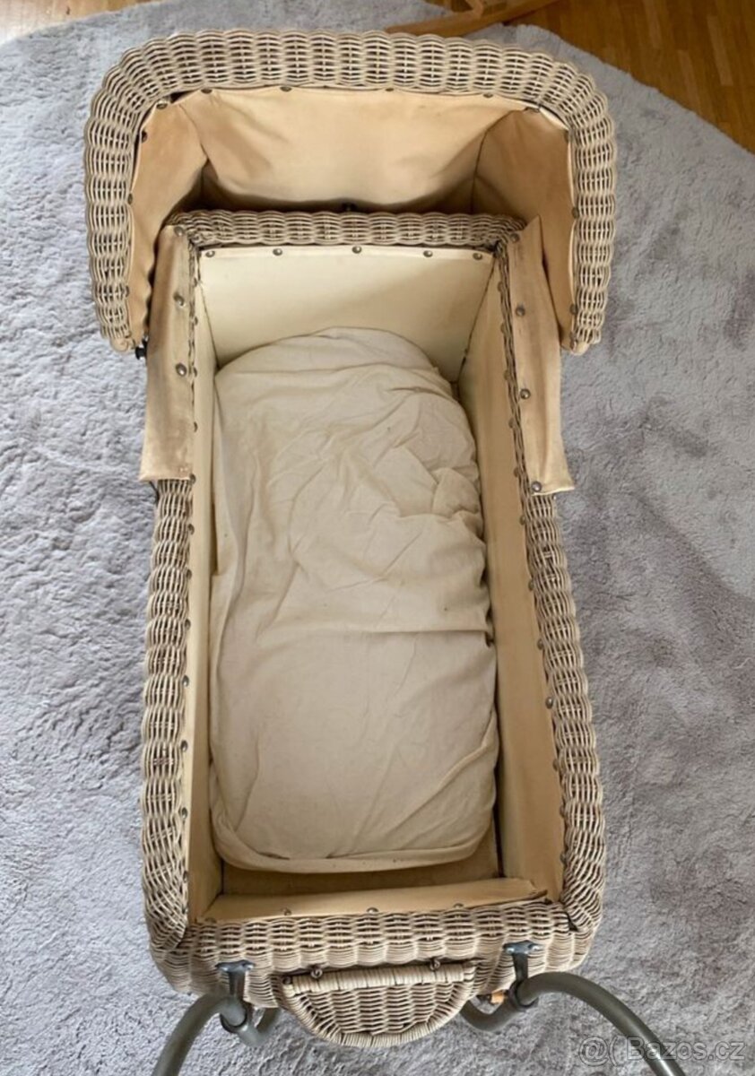 Starý dětský kočárek - 2