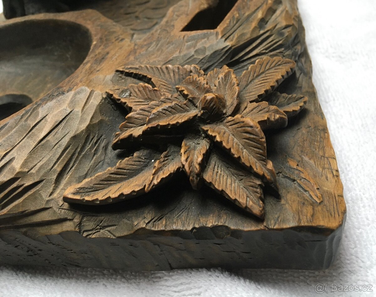 Dřevěný vyřezávaný svícen - 2