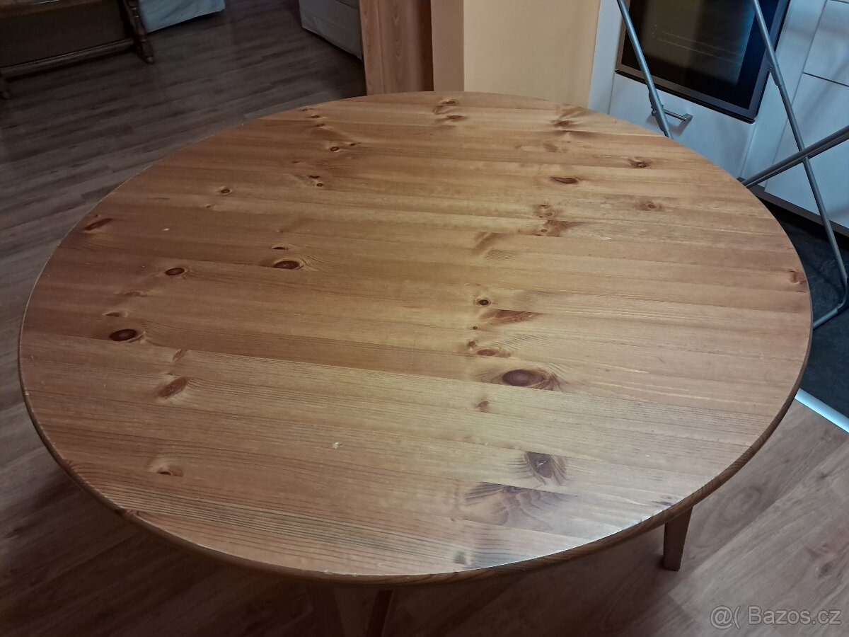 Kulatý plně dřevěný stůl - 2