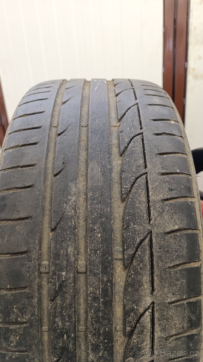 Bridgestone 235/40 R19 - 2