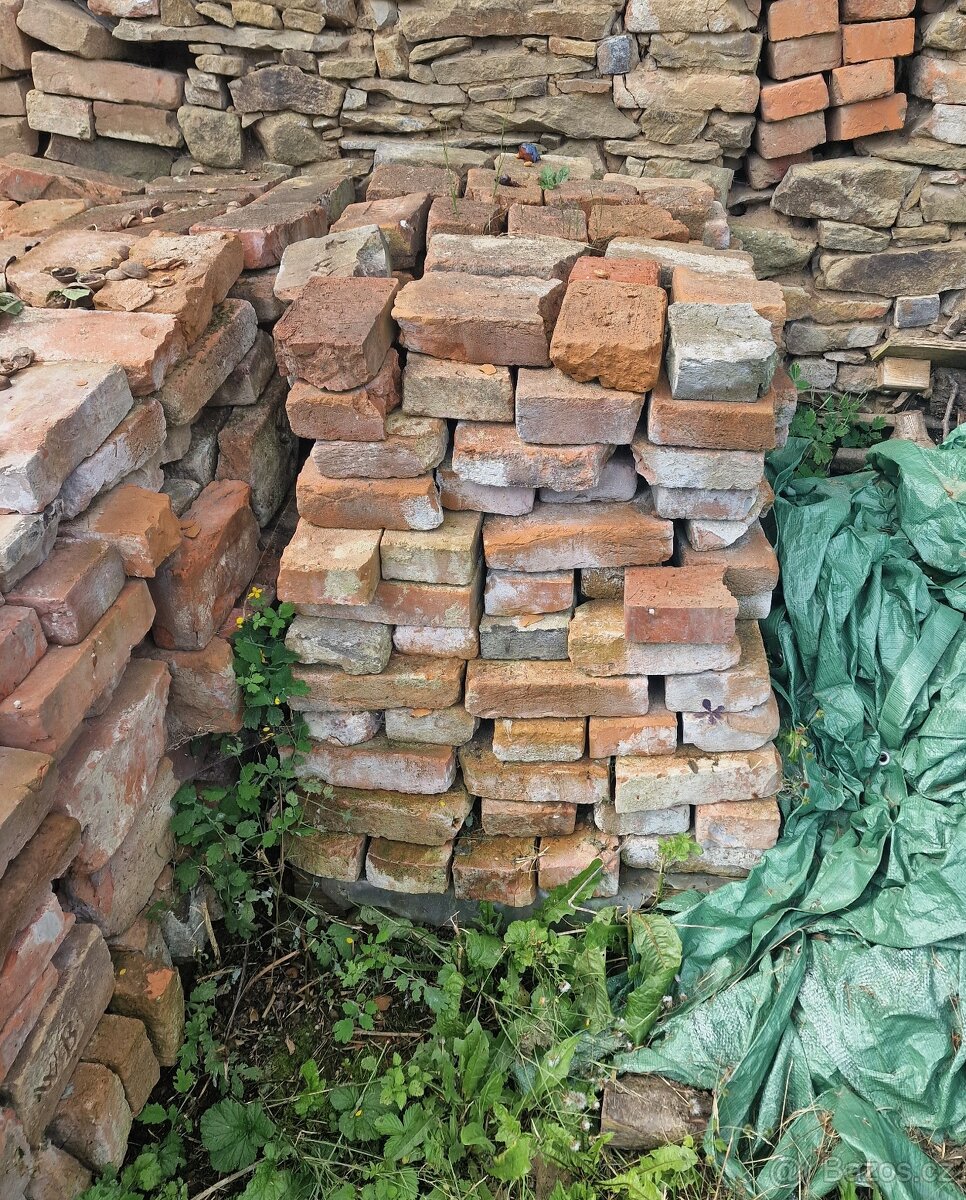 Prodám staré cihly - 2