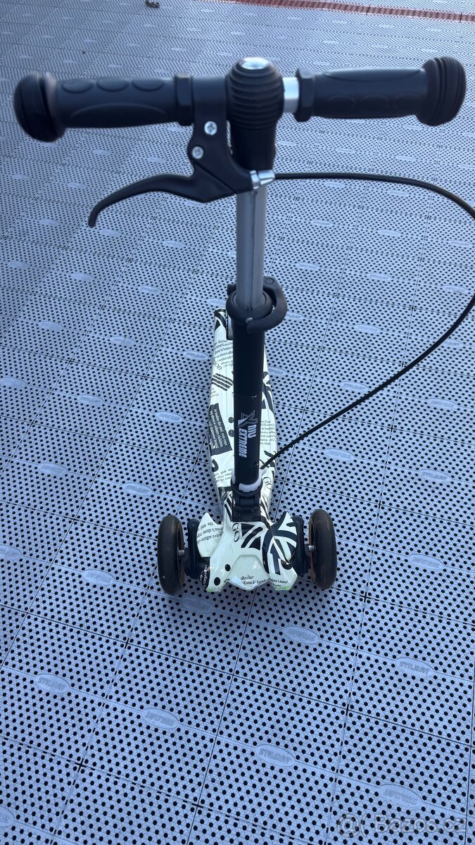 tříkolová koloběžka Nils Extreme - 2