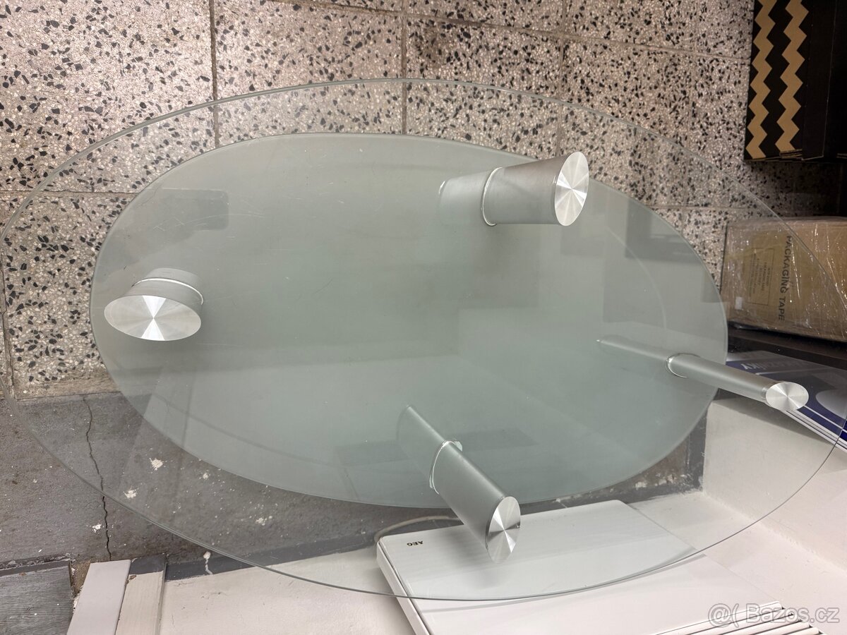 Konferenční stůl prosklenný - 2