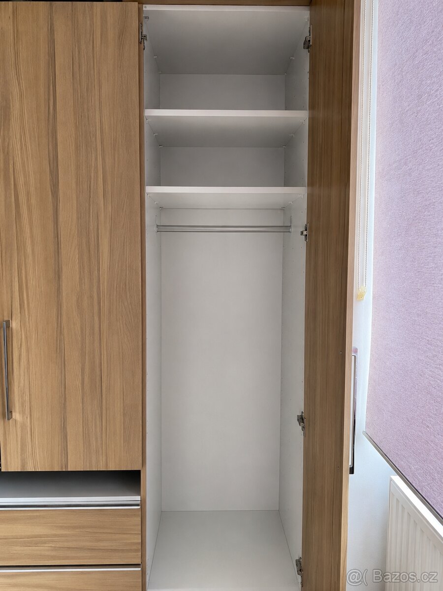 Šatní skříň - 2