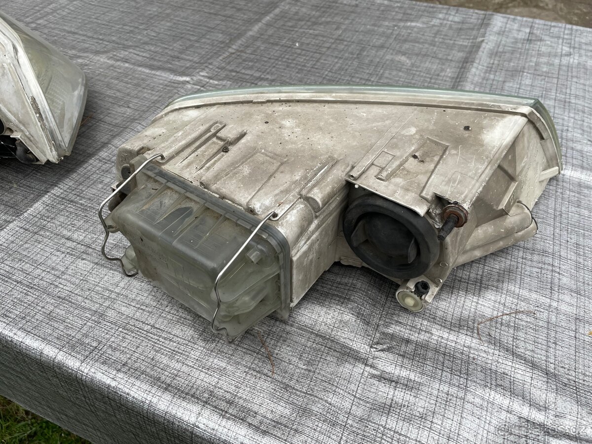 Octavia 2 RS Levý Xenon - 2