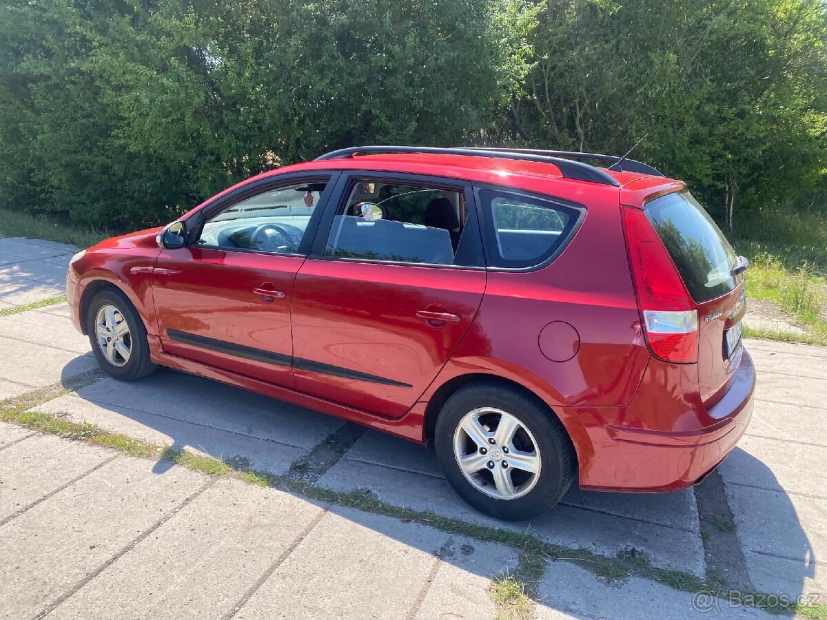 Prodám-vyměním Hyundai i30 CW - 2