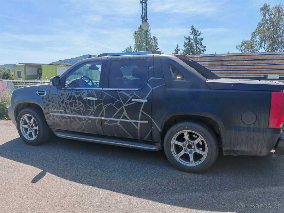 Cadillac Escalade EXT - 2