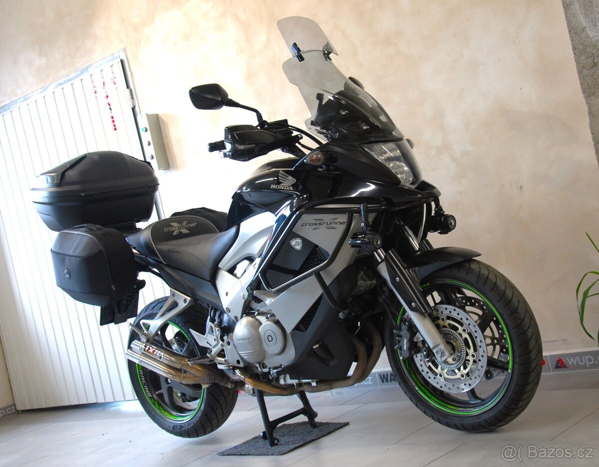 Honda VFR 800 X Crossrunner - hezký stav