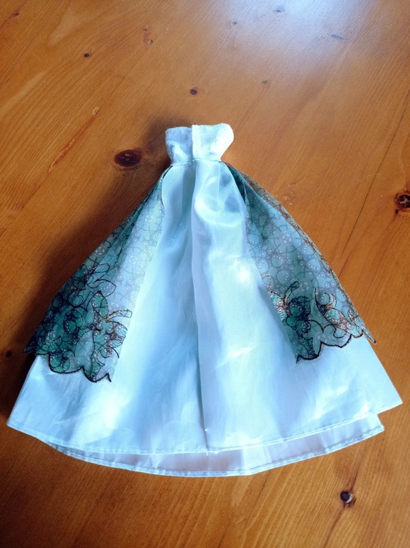 Šatičky pro panenku Barbie - 2