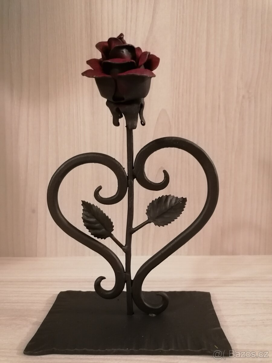 Kovaná růže v srdíčku - 2