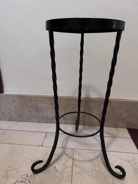 Kovový stojan na květiny - 2