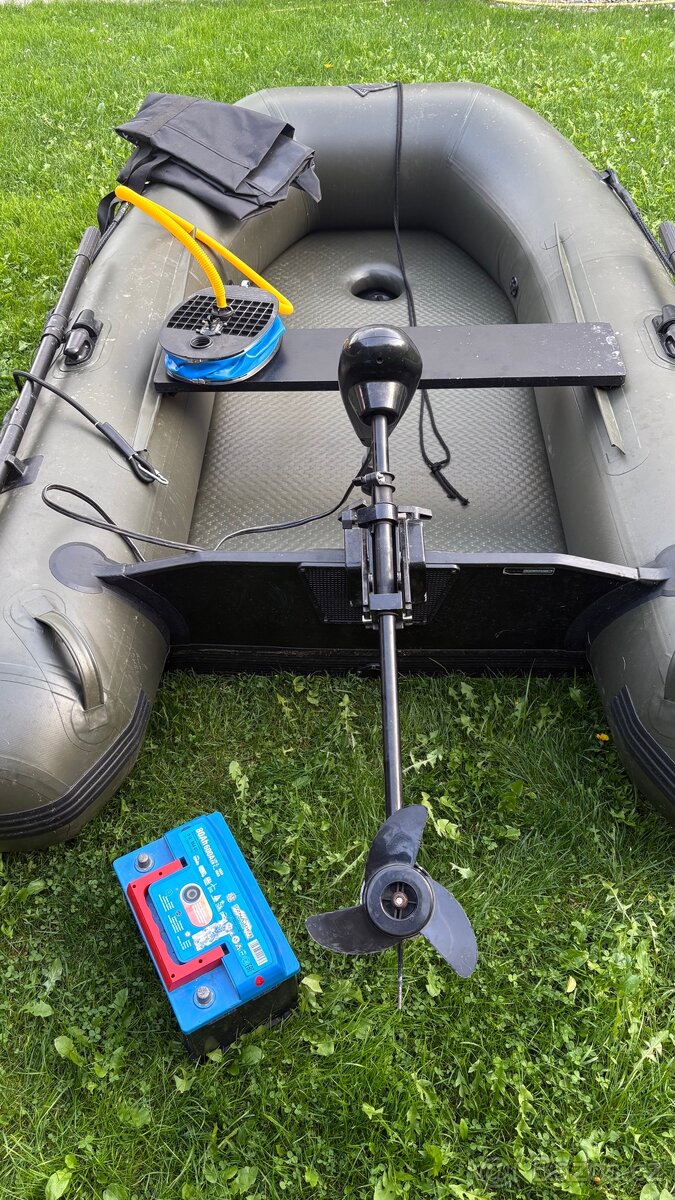 Nafukovací člun nash. - 2